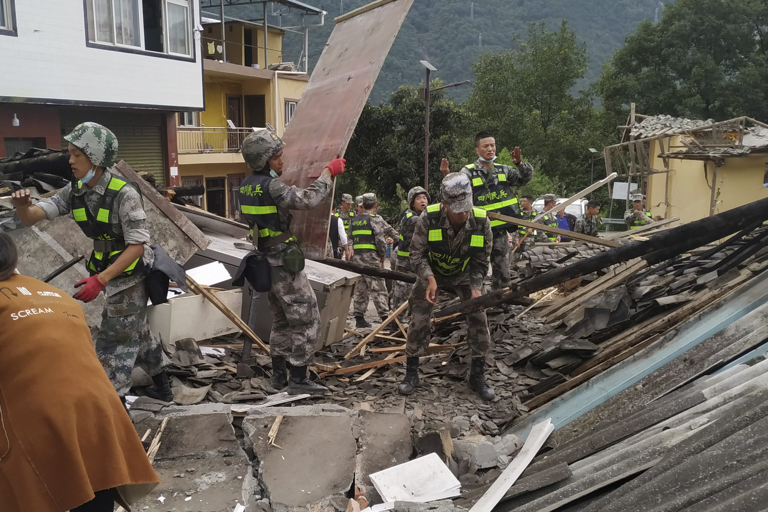 四川地震增至72人遇難 災區一帶續有餘震