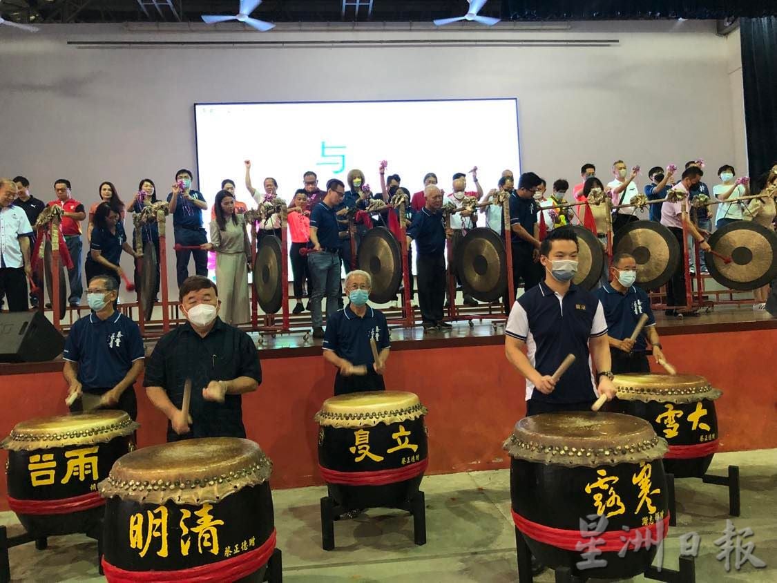 柔：新闻：“晨曦行，泰丰情”嘉年华风雨无阻  泰丰华小人头攒动