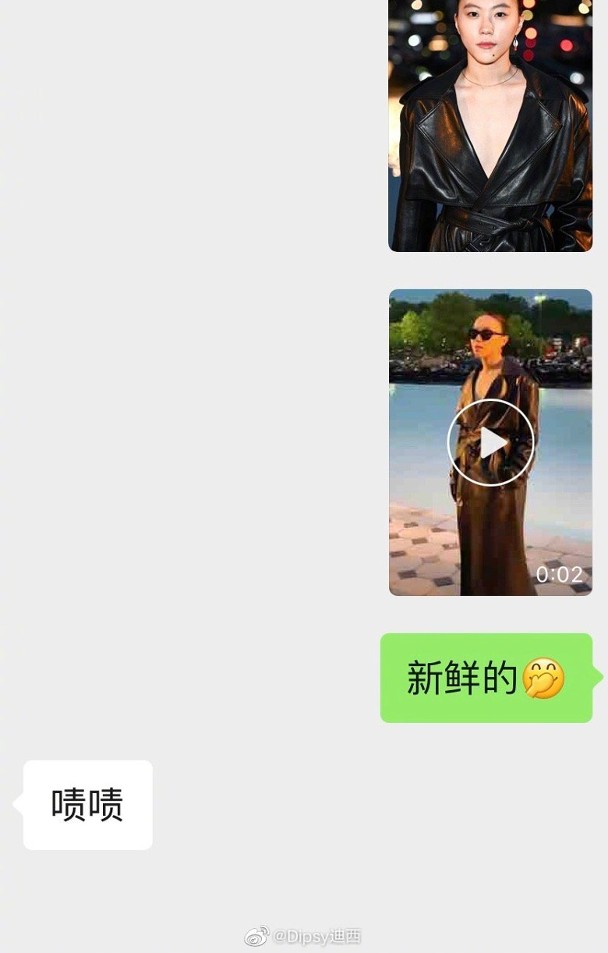 窦靖童罕见穿女装现身活动 王菲2字评价