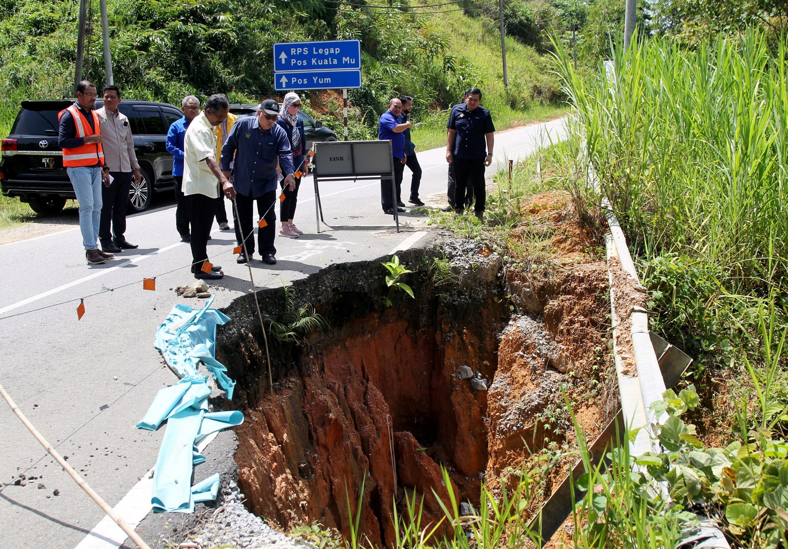 霹：请签发／乡村发展部拨款2386万令吉维修11地点道路山坡坍塌