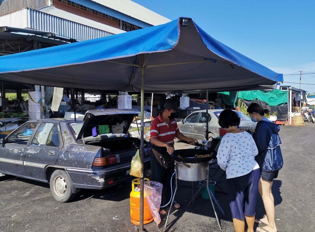 餐车趴趴走 | “胡须佬”从骑三轮摩托到开车 班台炒粿角顾客代代传 