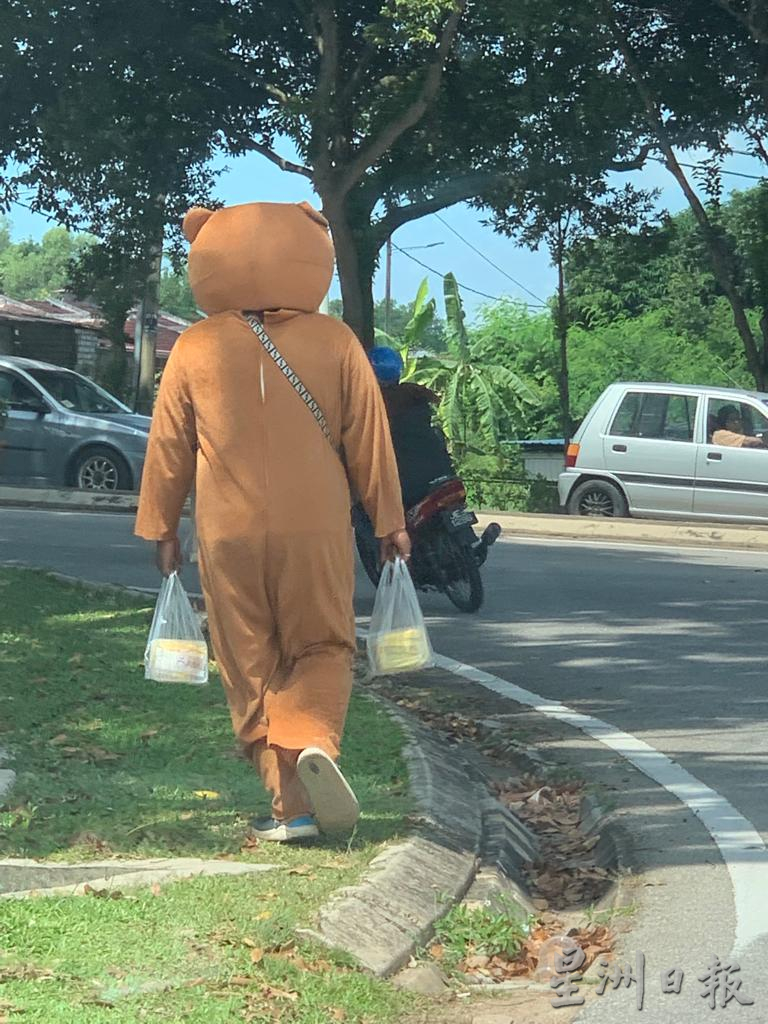 （古城封面主文）路边兜售或酿意外 甲警方首八个月发49张罚单予街边小贩 