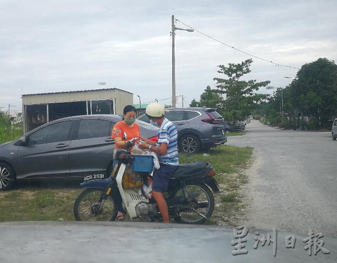 pk今天下／大霹雳封底主文／【餐车趴趴走】／骑摩托车卖光饼