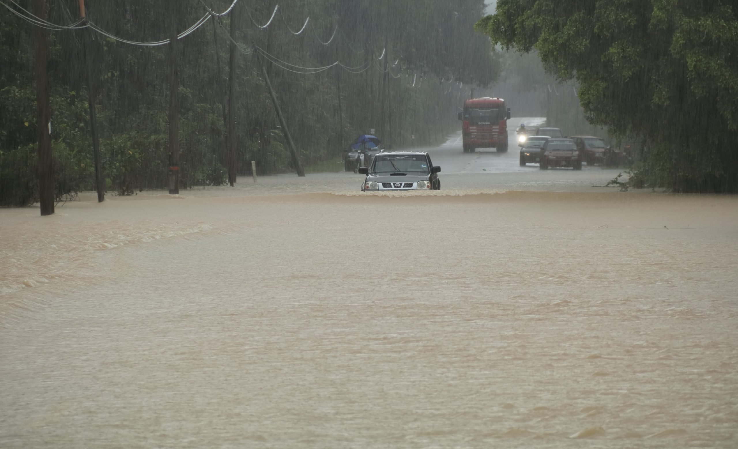 东：雨季降临，车主购买汽车天灾险