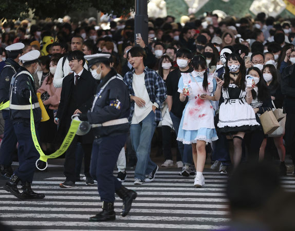 涩谷万圣节井然有序 350警严管人流走向