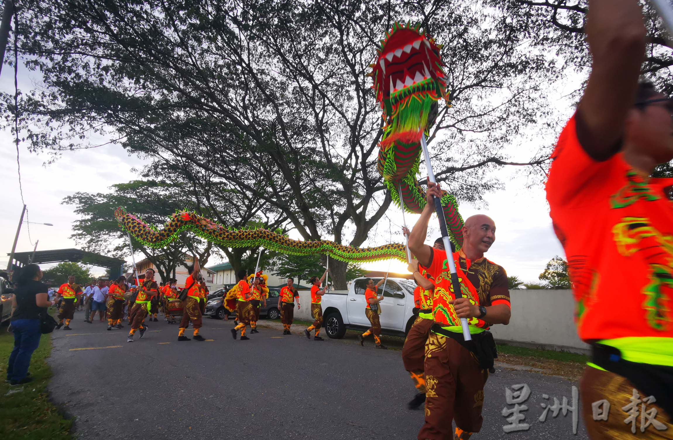 霹／爱大华斗母宫众神出游热闹