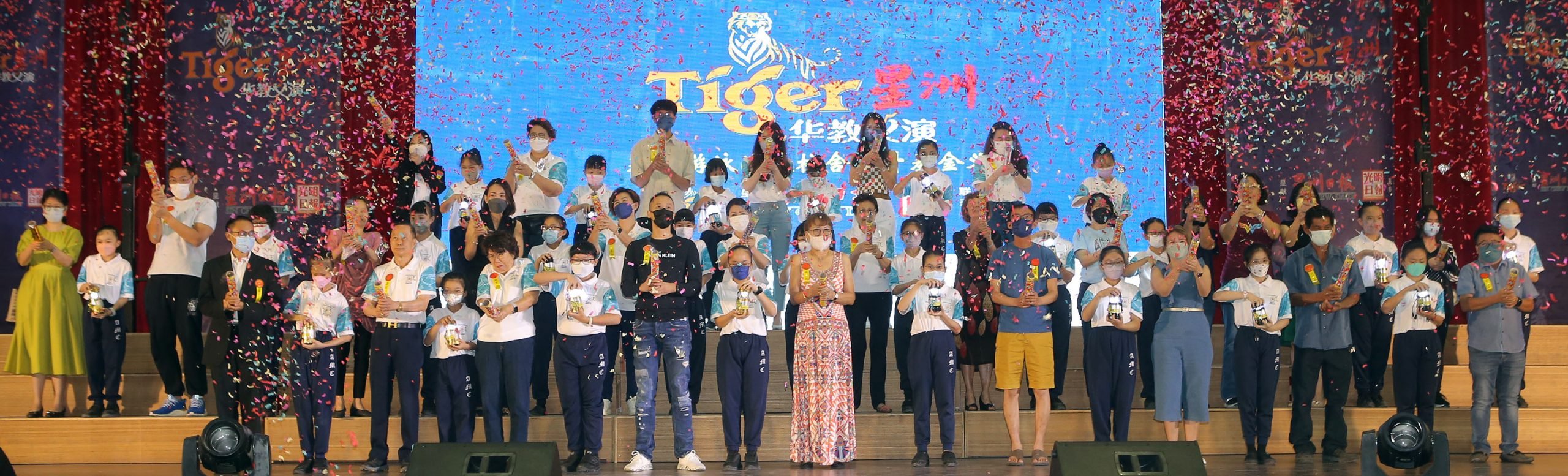 霹：封底主文／圣母飞跃鱼儿“Tiger星洲华教义演”筹款成功　　