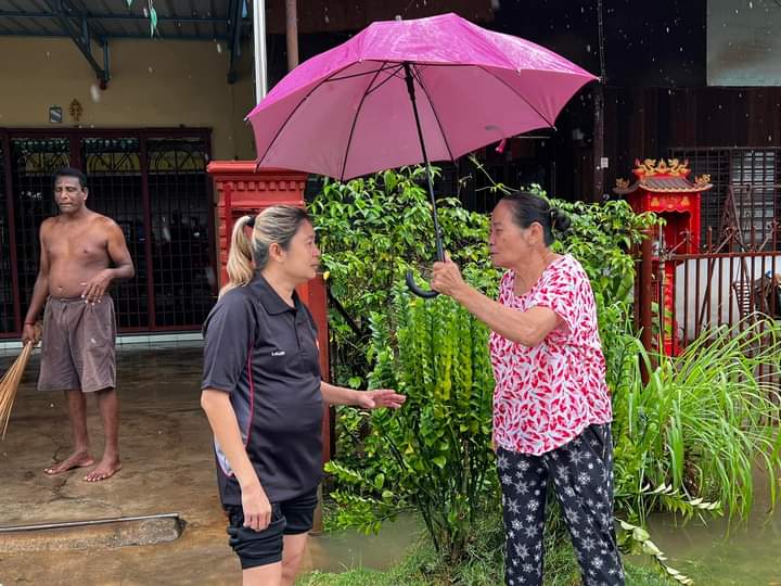 凌晨一场连绵大雨导致大年与华玲低洼地区遭遇水患