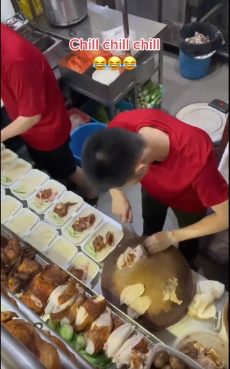 一块鸡胸分三份还拍扁  “鸡饭还是鸡丝饭？”