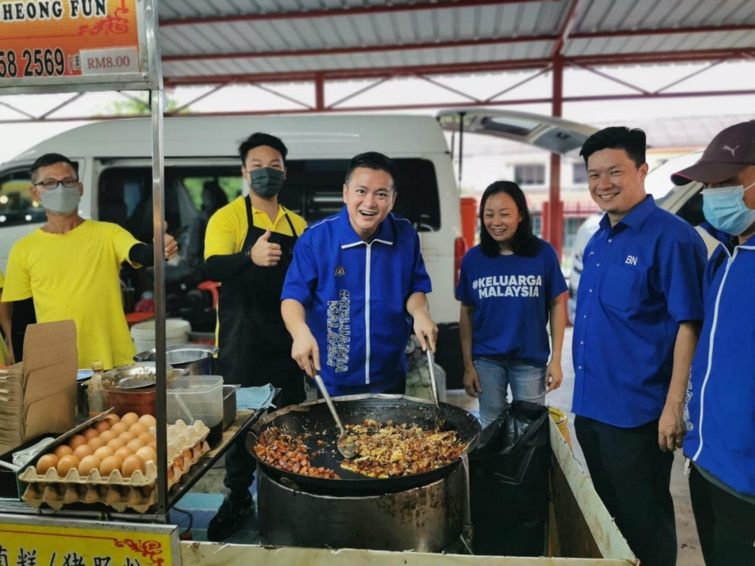 东：余清华首次上阵，向首相速学拜票。