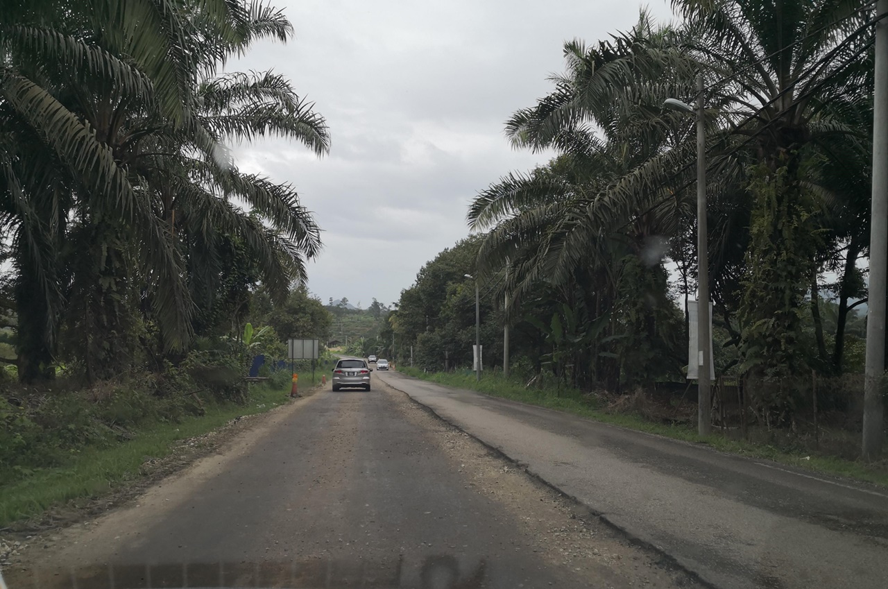 东：双溪兰至双溪吉流道路提升工程逾2月未完成，石山度假村生意暴跌50%