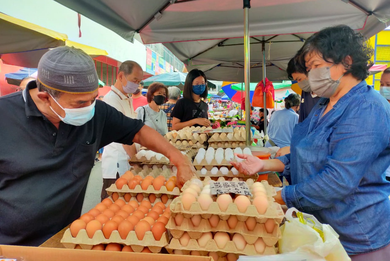 东：民众担心买不到鸡蛋做年饼