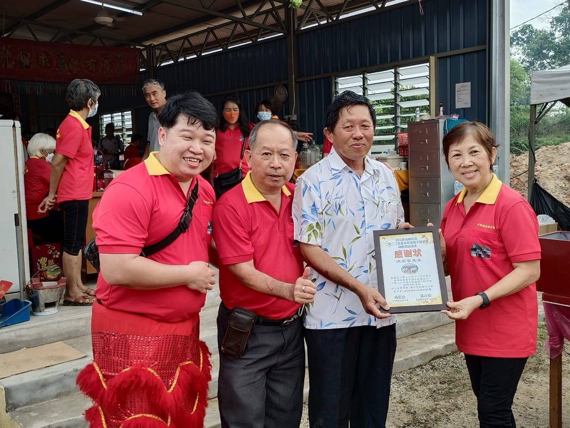 东：甘马挽海南会馆热闹庆祝水尾圣娘千秋宝诞，更首次举行天后宫神明金身出游巡河活动，吸引许多善信及民众参与。