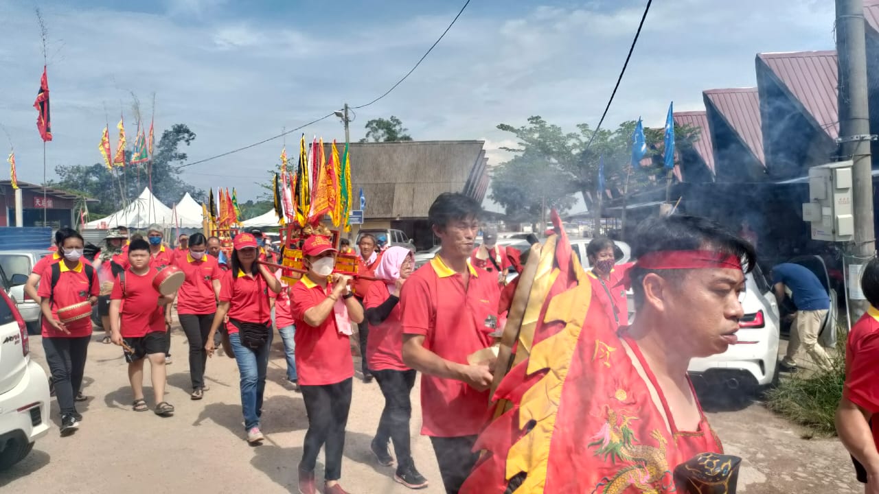 东：甘马挽海南会馆热闹庆祝水尾圣娘千秋宝诞，更首次举行天后宫神明金身出游巡河活动，吸引许多善信及民众参与。