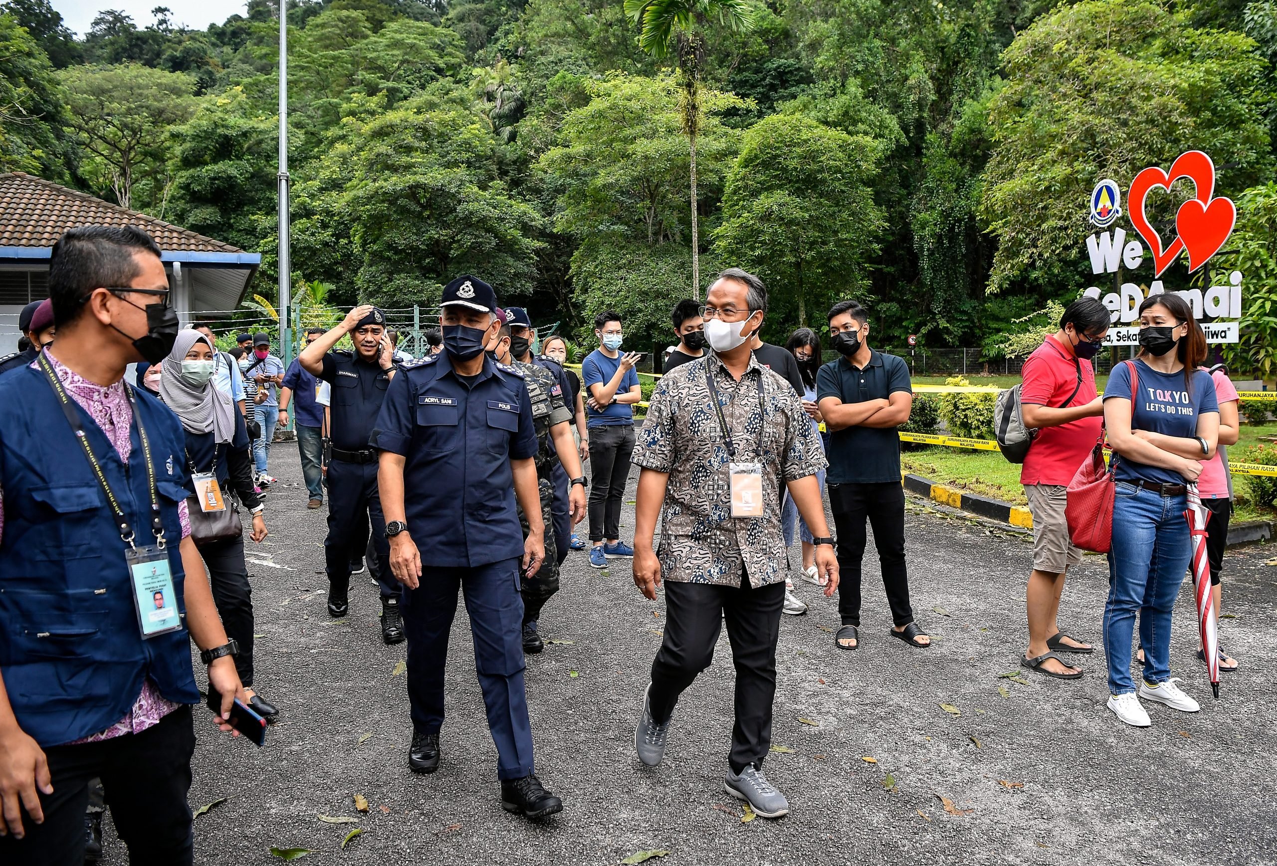 全国总警长：投票至中午顺利进行