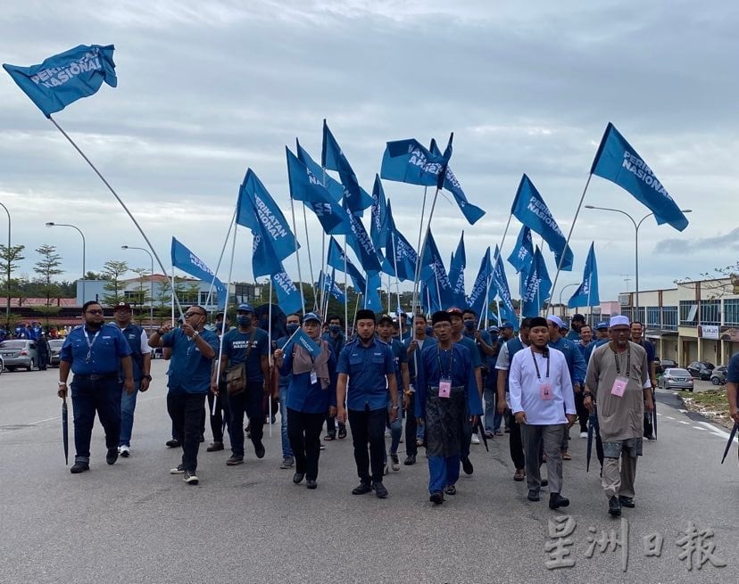 **已签发**柔：第三版头条：亚依淡国席爆三角战，3候选人承诺将全力以赴争胜利