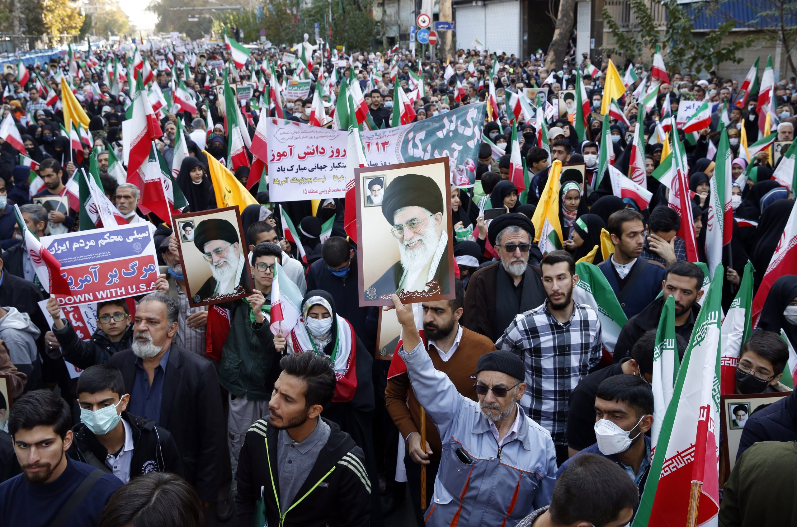 看世界／伊朗官方集会庆祝占领美国使馆43周年 反政府抗议仍持续