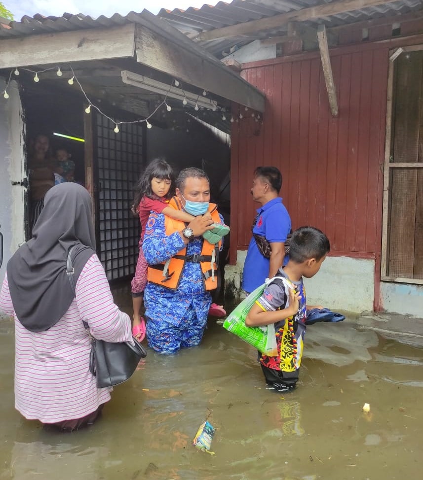 霹：豪雨后发生水灾，108名灾民被疏散