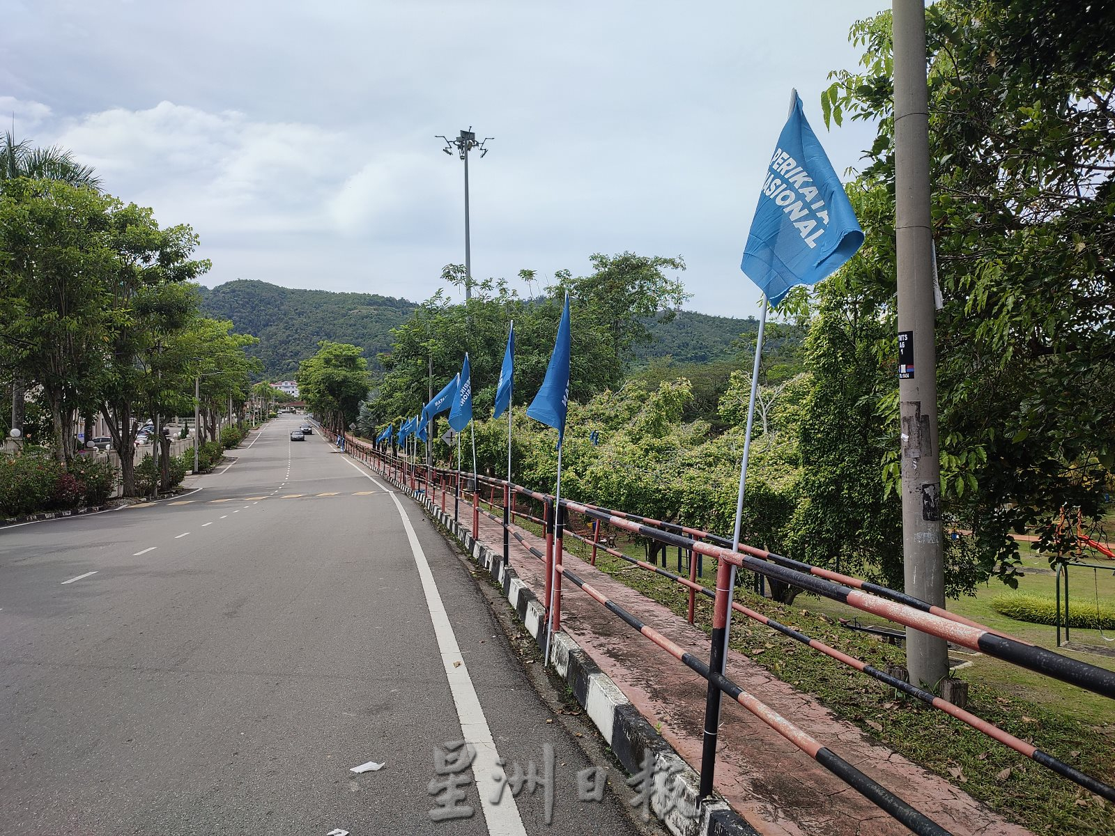 NS马口:各阵营开始拆除马口区竞选旗帜