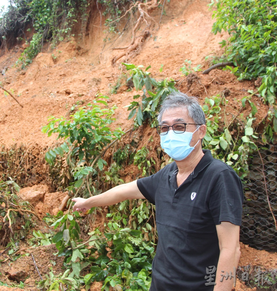 東：勞勿商店後巷山坡第3次土崩，兩名地質學家勘察山坡泥土穩定性