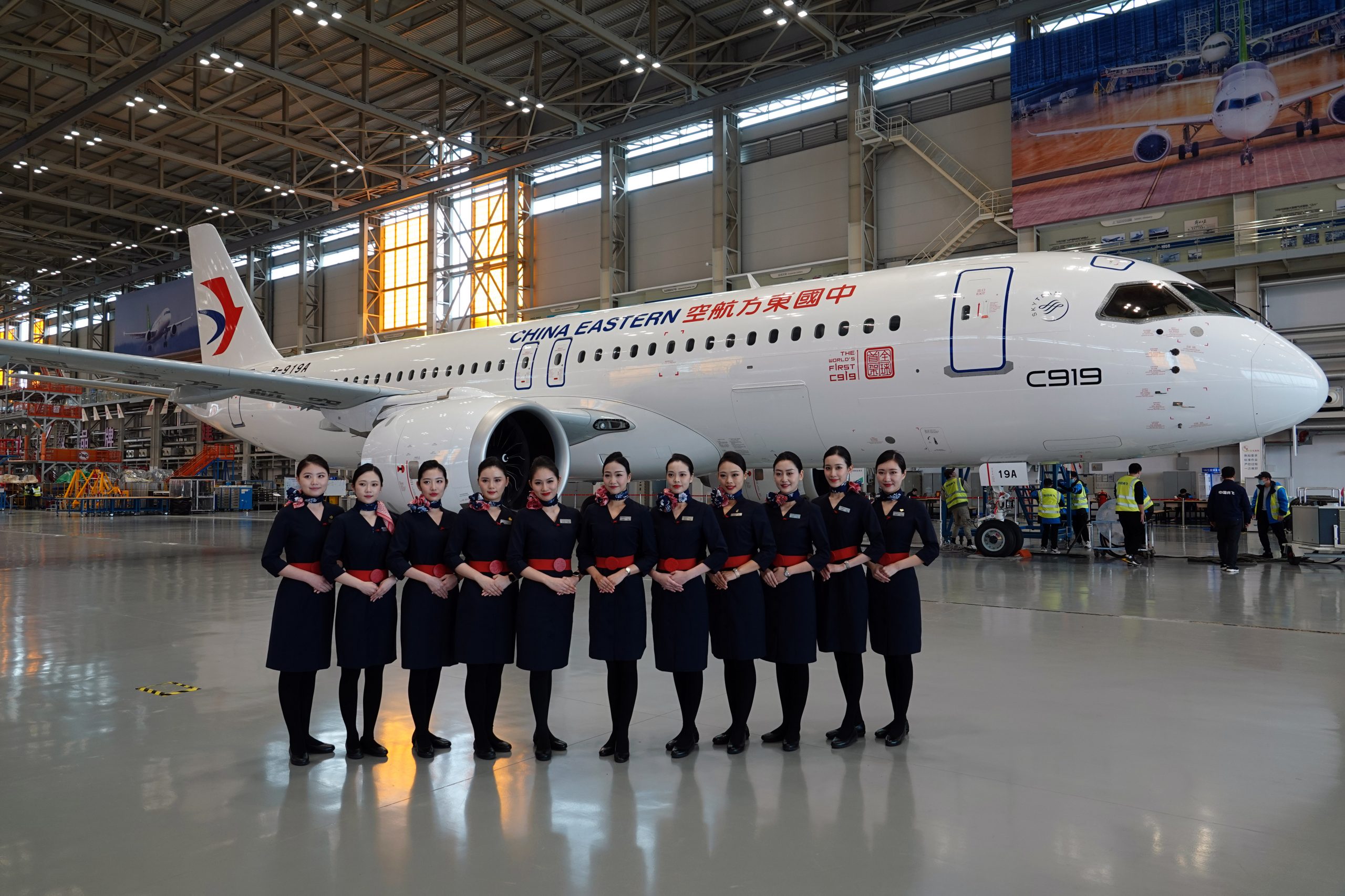 全球首架C919飞机正式交付中国东方航空