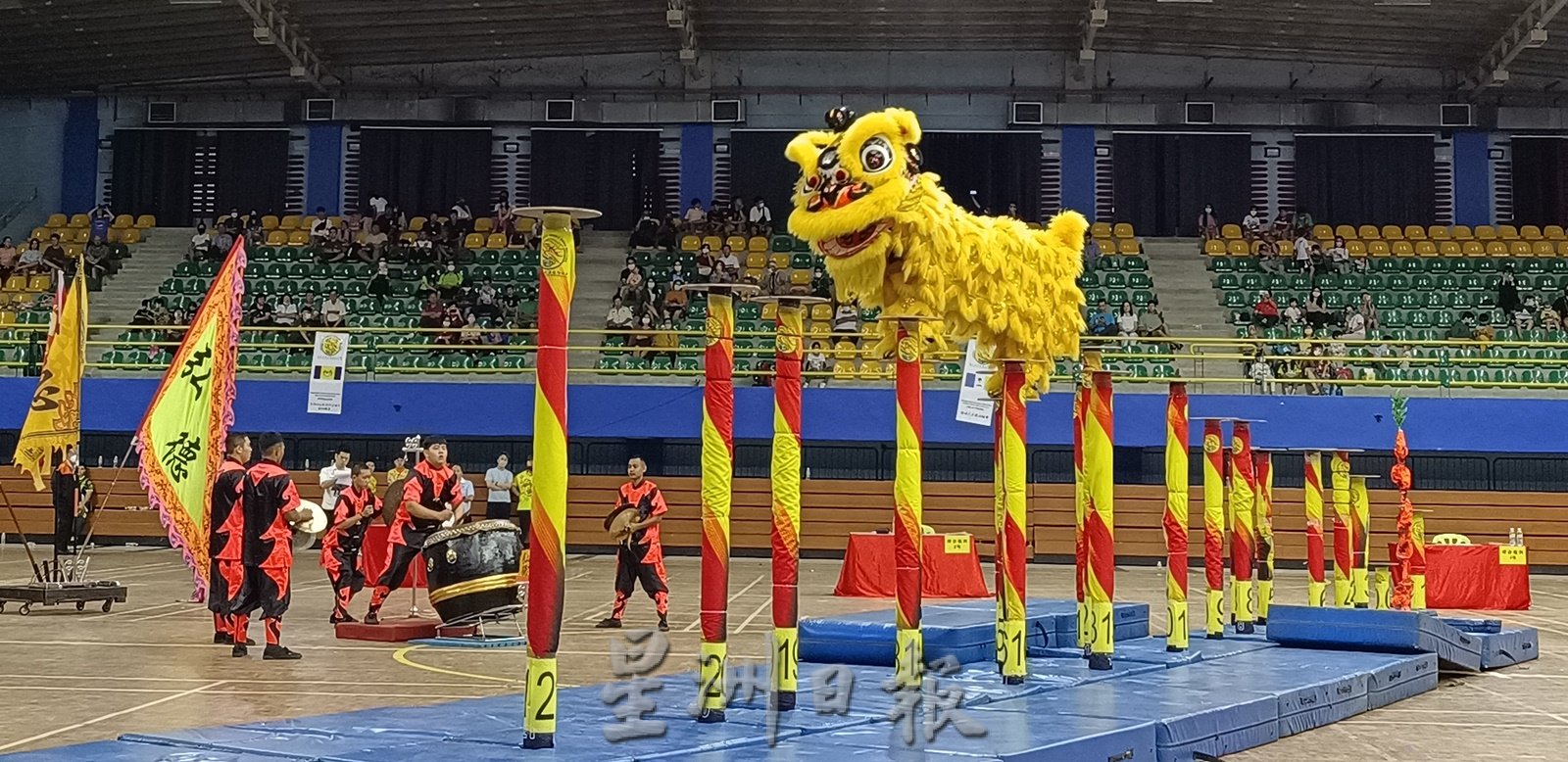 已审（大北马）2022年第11届马来西亚全国龙狮锦标赛完满落幕，昨日最后一项的高桩南狮比赛中，由雪兰莪八打灵再也群乐体育会以9.28高分称霸。