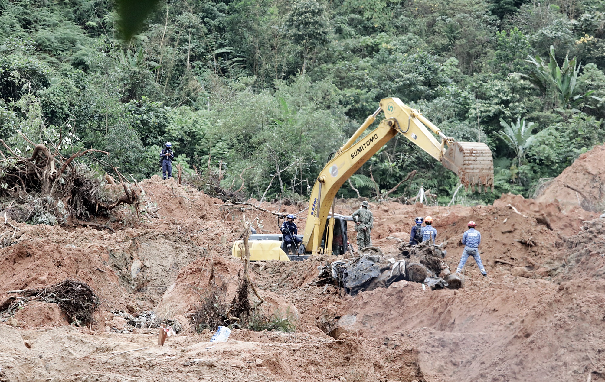 露营地局部位置的堆积土壤达16公尺