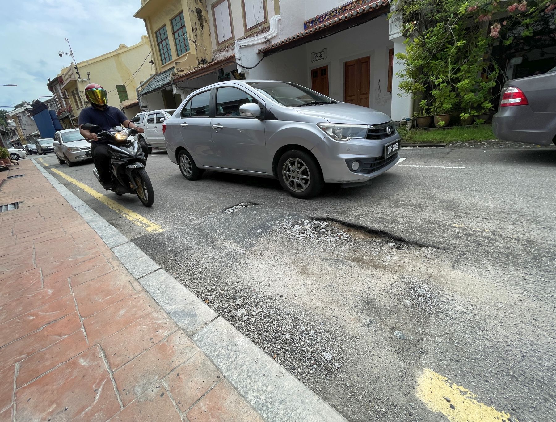 （古城第三版主文）老街道路坑坑洼洼·恐影响旅游形象