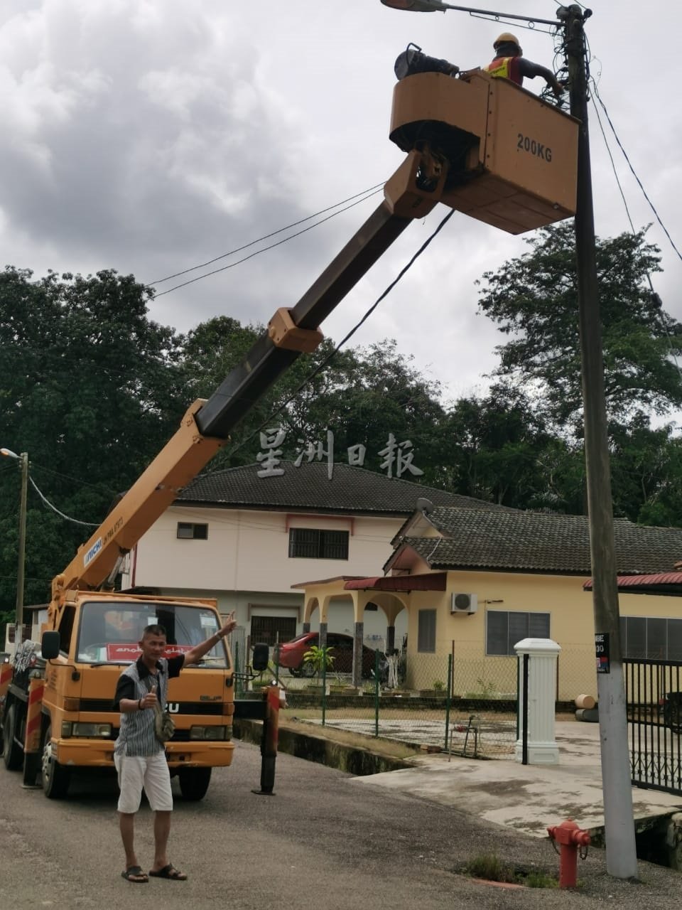 亚依昆宁新村与周边住宅区获安装路灯