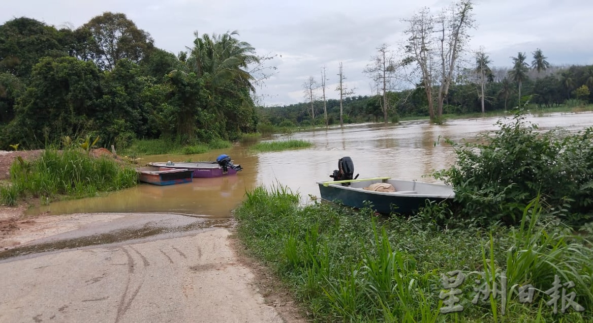 东：连续2天下雨，士曼丹河河水猛涨！