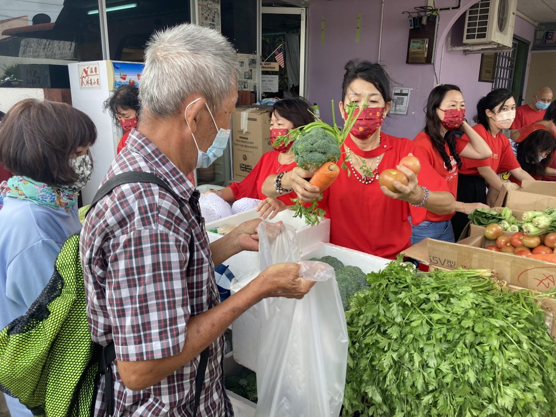 柔：显刊或版头：3组织分发年菜给200个有需要家庭