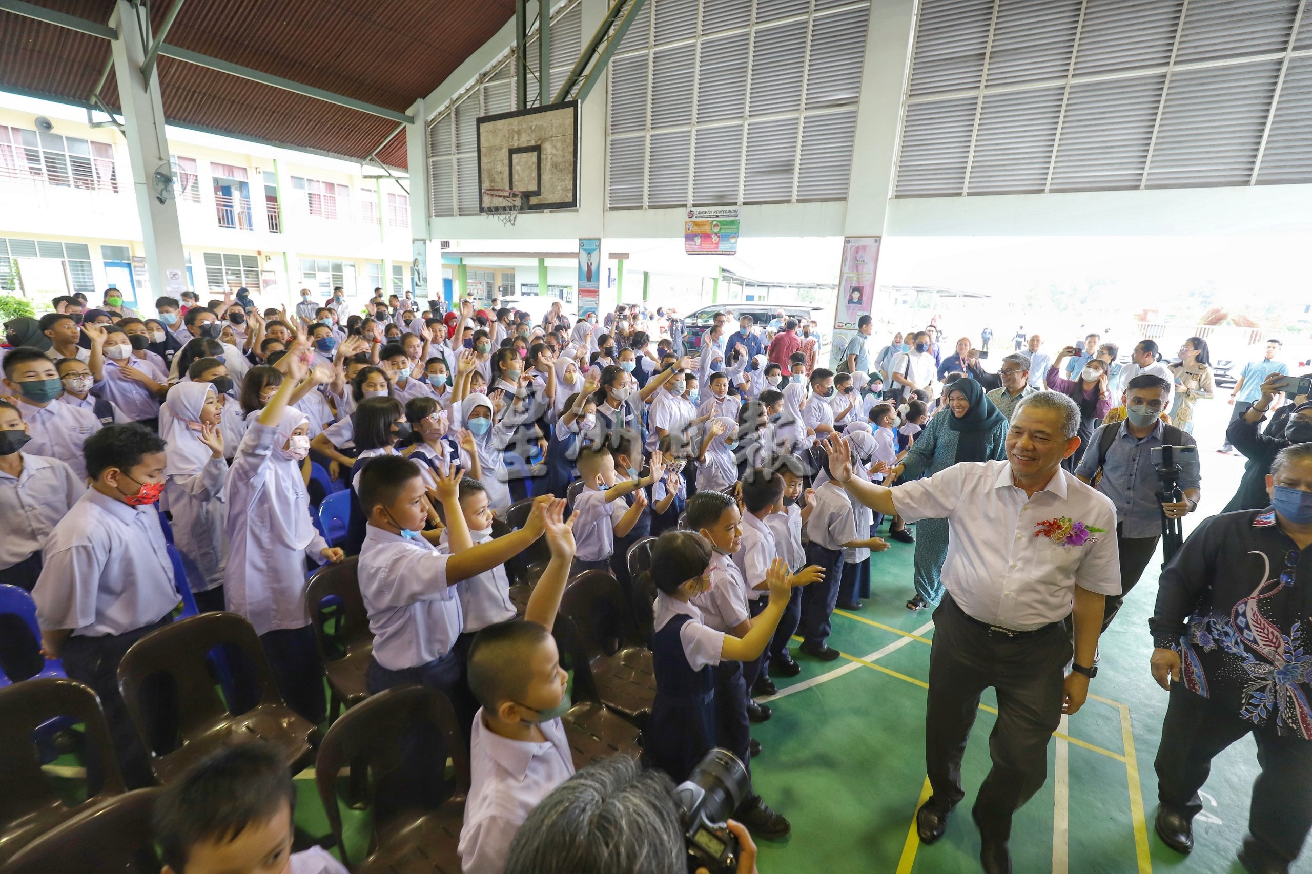 法迪拉访母校圣玛丽小学，副揆衣锦还乡