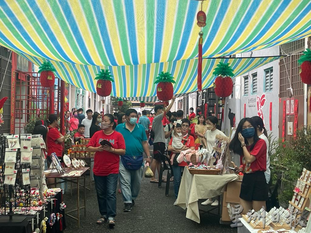 霹／疫情两年后复办 万巷耕新市集引数百人到访