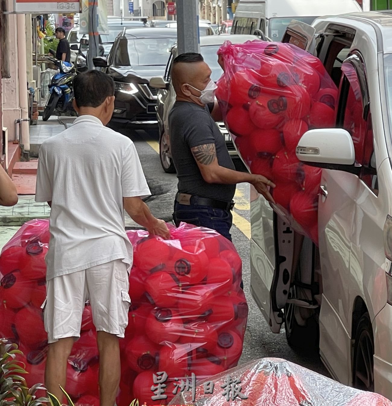 （古城第二版主文）年饰红彤彤，顾客喜洋洋