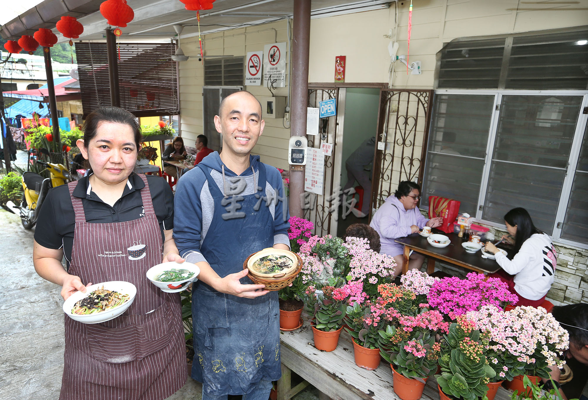 【人氣美食】／金馬侖住家式板面  彩虹四色最討喜