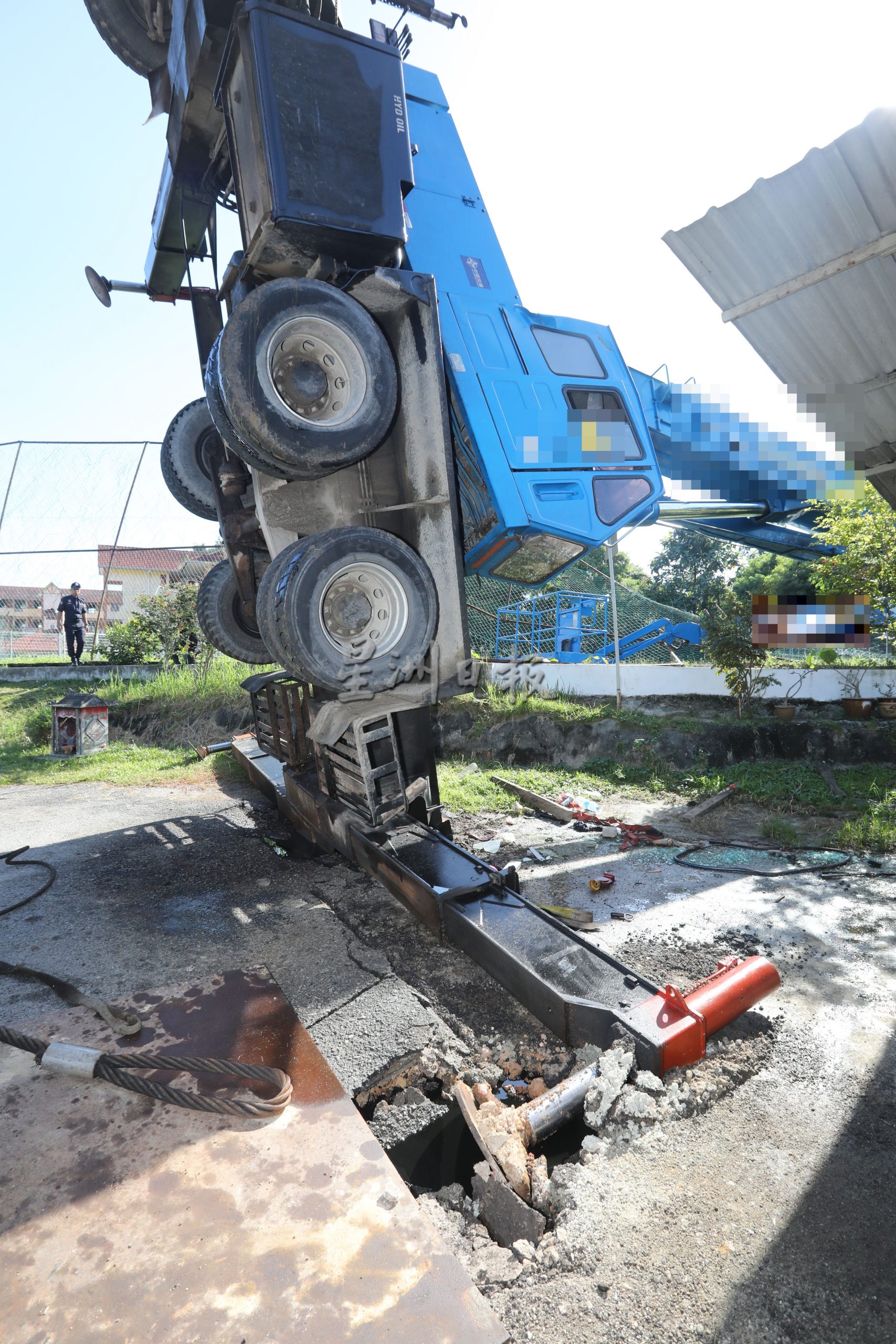 大都會/跟進吊車倒立事件