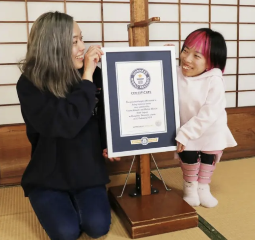 相差75釐米，日本一對雙胞胎姐妹獲得“身高差最大”健力士紀錄認證