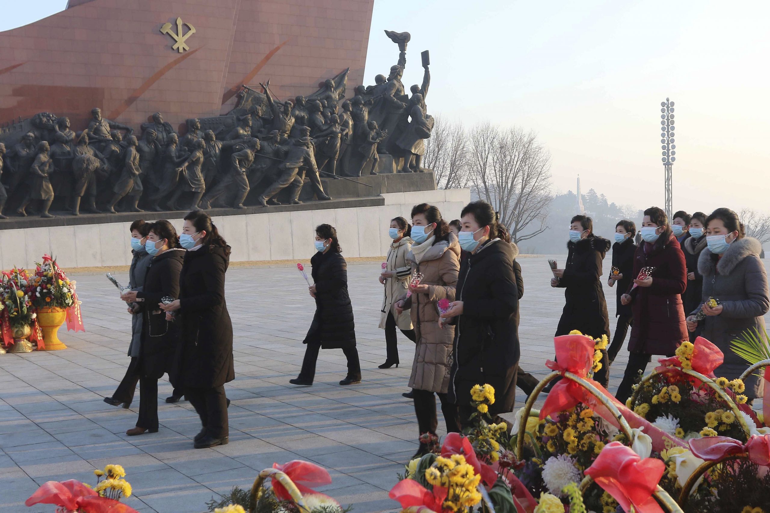 金正恩携女视察人民军宿舍和出席宴会 韩国：朝鲜今或阅兵 