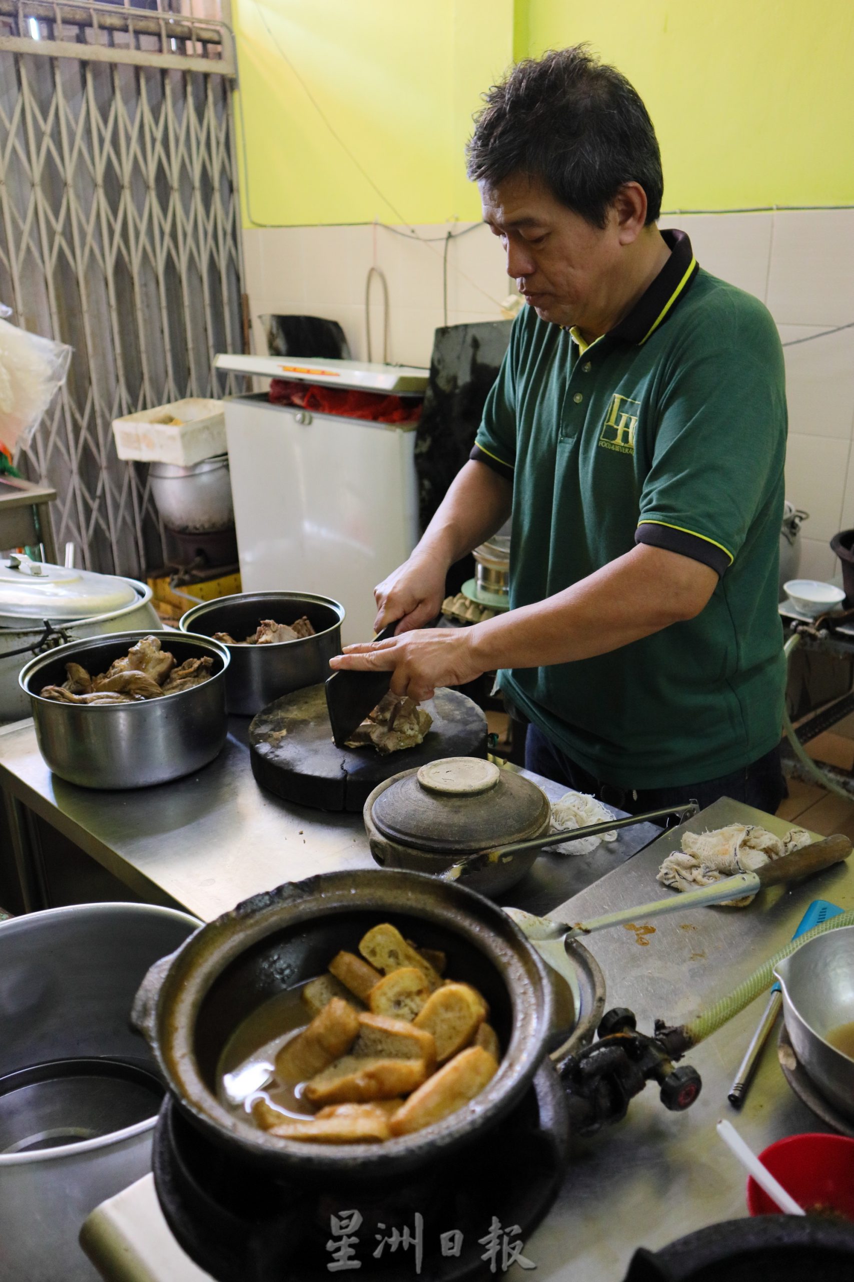 东：猪肉频涨价，肉骨茶业者生意减半。