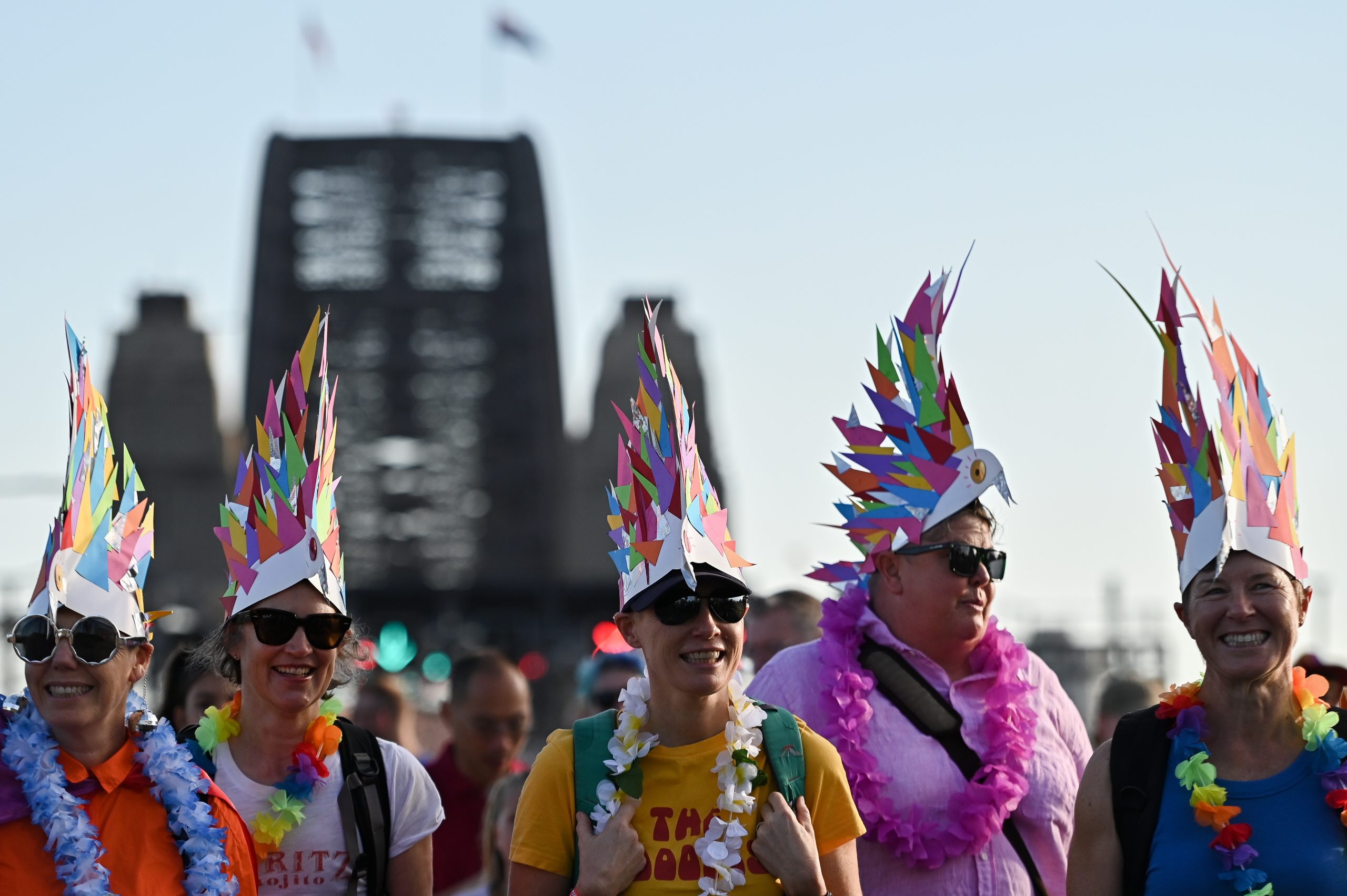 澳洲WorldPride同志游行闭幕 逾5万人比肩穿越悉尼海港大桥