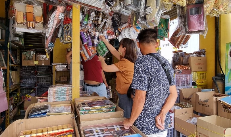 NS主文／清明节近 纸扎祭品掀买气，商家：物品涨价 消费者仍买得积极