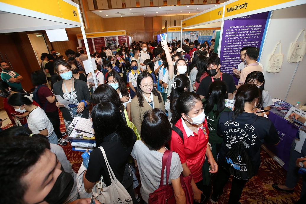 1/2 首届马来西亚汉语水平考试（HSK）中国留学就业展