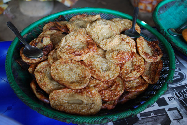 kuih akok