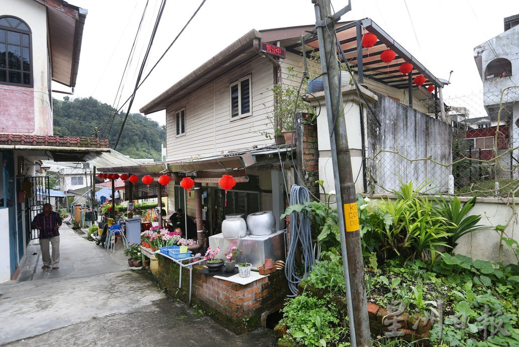 週末去霹靂 | 繽紛討喜俘虜遊客的胃 上金馬侖吃彩虹板面