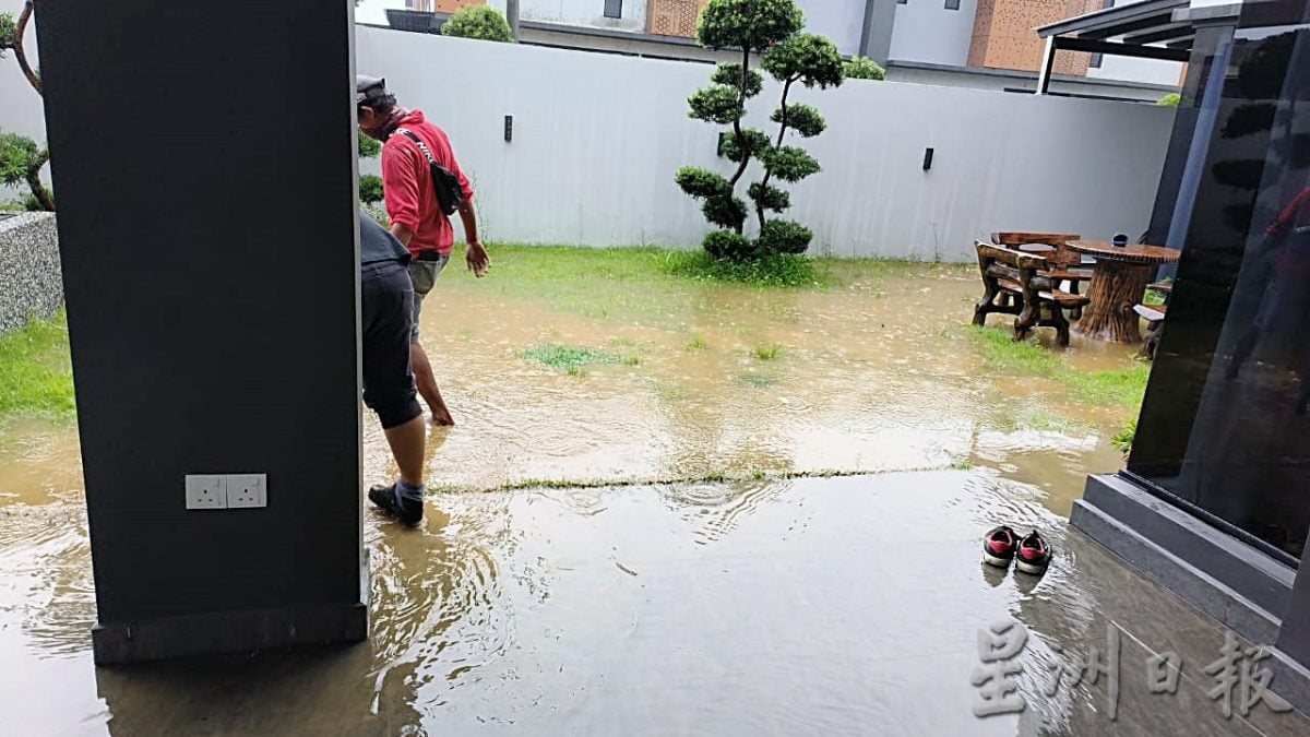 **已签发**柔：大雨引发污水倒灌，毁新居家具恶臭久久不散