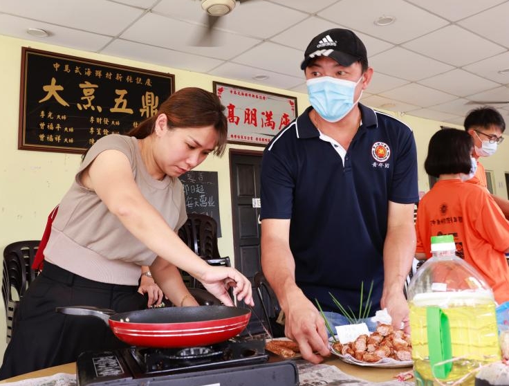 吉中潮馆青年团办美食亲子活动，场面欢乐融融