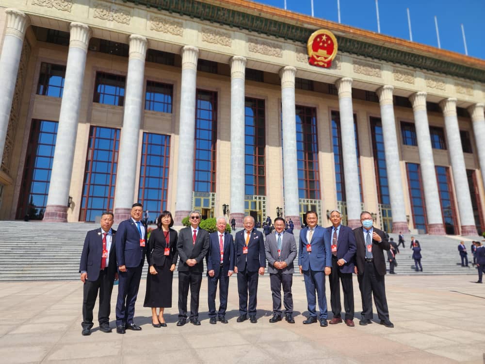 习近平会晤世界华侨华人社团联谊大会代表 问候全球华人