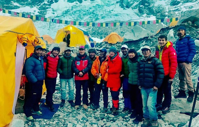 尼泊尔有意迁移圣母峰基地营 雪巴人群起反对喊卡