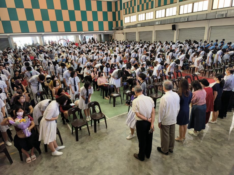 柔：新聞：告別稚嫩 邁向成熟人生  鑾中335高三生成年啦！