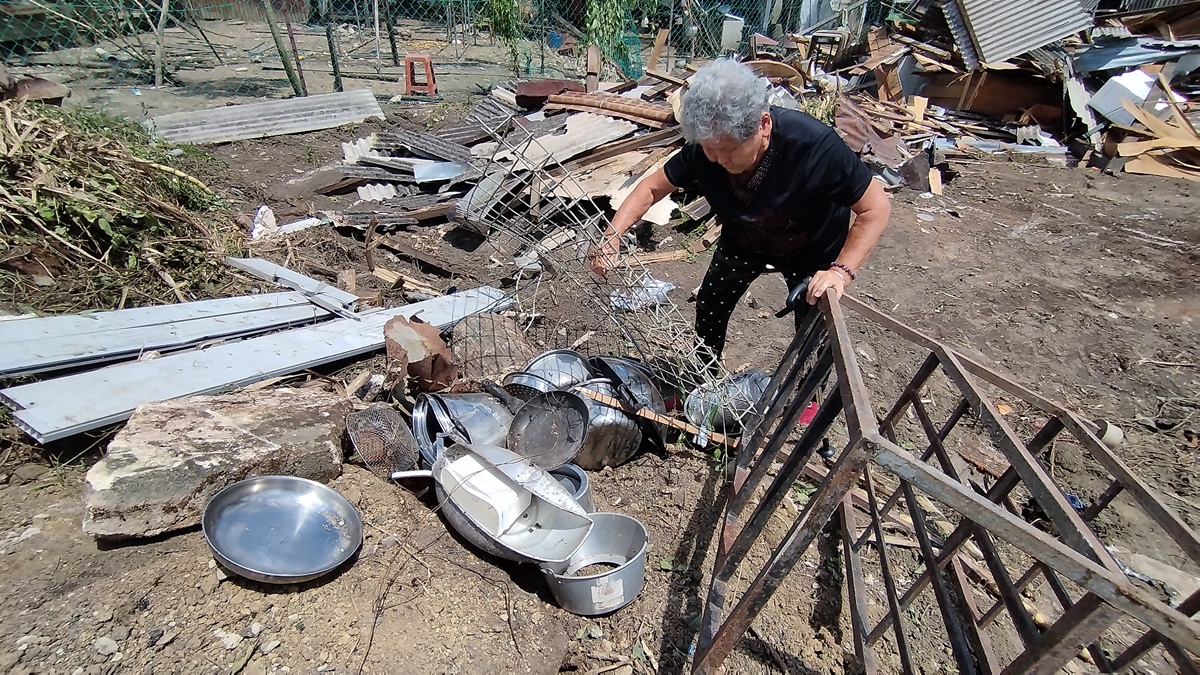 柔：新闻：屋主不满未通知下派人拆除房屋，地主：近10年来交涉谈不拢才强行拆屋